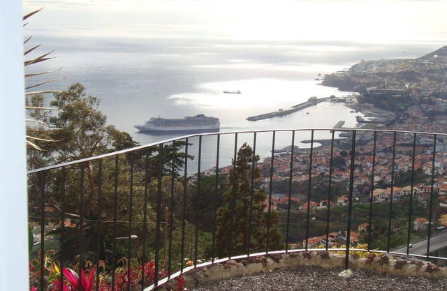 Vue Splendide! Chaleureux appartement, jardin et barbecue!