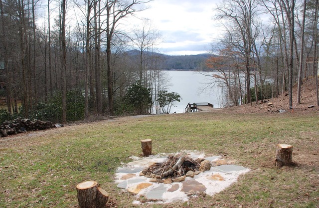 Splendor Cove Retreat… Au bord du lac avec quai, immense cour, jouets du lac, ruisseau avec cascade