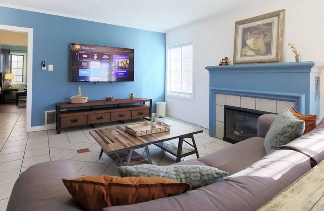 Splendorous Style 2B1B Home Near Disneyland