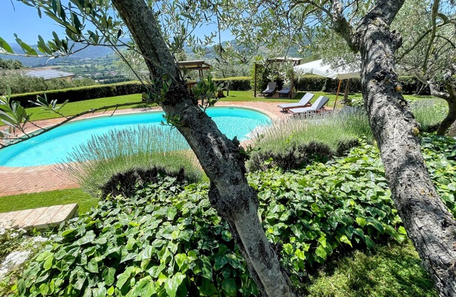 SPOLETO TRANQUILITA + PISCINE. SLEEPS 20. SPOLETO CENTRAL. 15 MINUTES