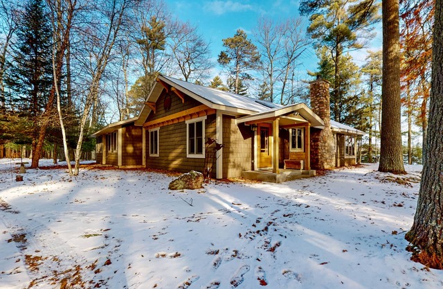 Sprawling lakeside home with dock, kayaks, pool table, fireplace, grill, & AC
