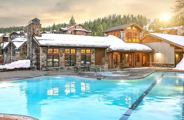 Spring Break! Luxurious Ski-In · Ski-Out Resort!