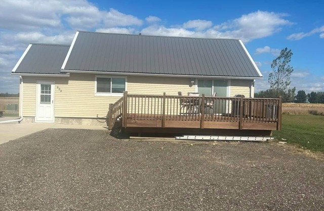 SPRING CREEK GETAWAY! 2 BEDROOM,1 BATH HOUSE BACKED UP TO OPEN SPACE!!!