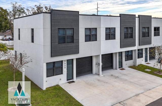 TampaCentral 39 | 27, Sleep12, 2 Units: Stocked