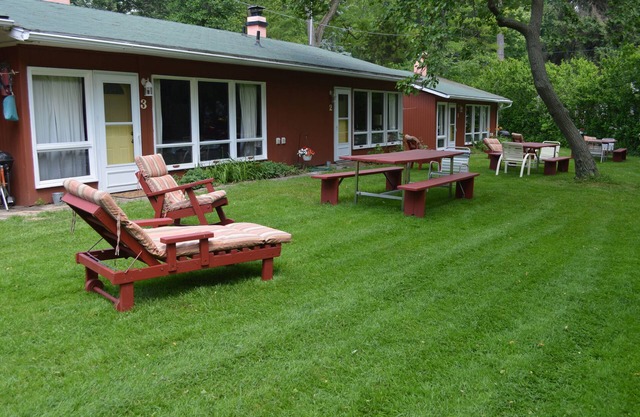 * RABAIS DE PRINTEMPS!* Juste sur le lac Michigan! Grand terrain de 2 acres et plage privée