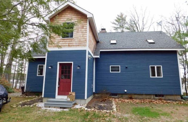 Spacious pet-friendly family retreat on beautiful Thompson Lake!