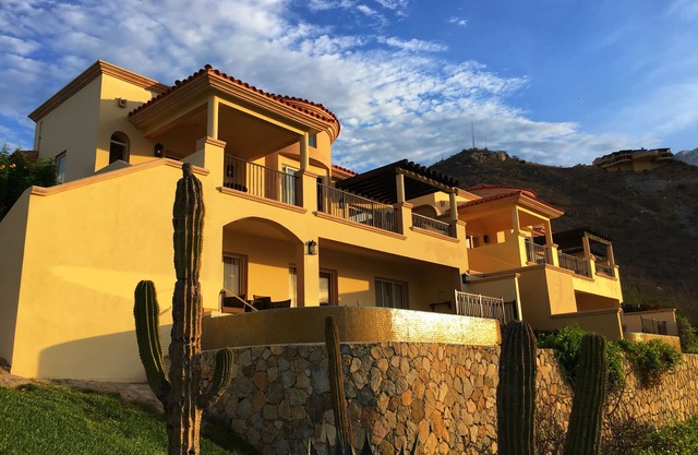 SUPERBE VILLA DE MONTECRISTO AVEC OPTIONS DE GOLF, SPA ET TOUT COMPRIS EN OPTION