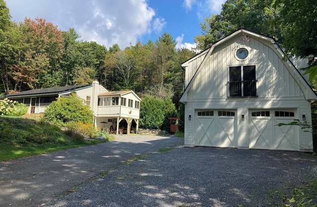 Sanctuaire de montagne printemps / été avec réseau de sentiers de 15 acres