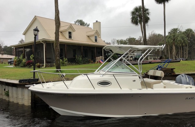 Springfed Canal on Lake George/ Large 4 Bedroom house on water/Boat Ramp/Hot Tub