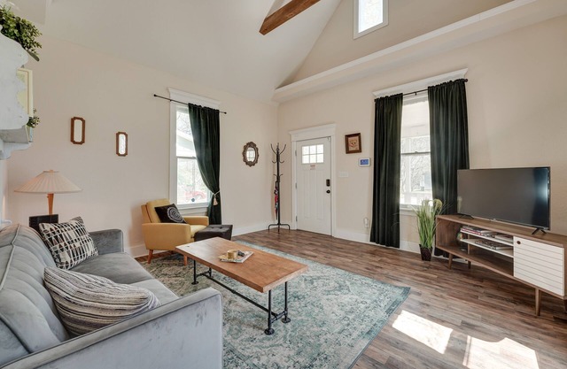 Springfield Home < 1/2 Mi to Commercial Street!