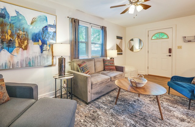 Springfield Home w/ Yard: 3 Mi to Downtown!