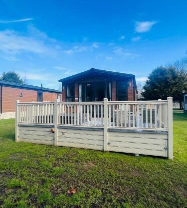 Springwood Lodge with Hot Tub
