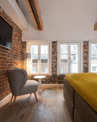 Square Rooms 20