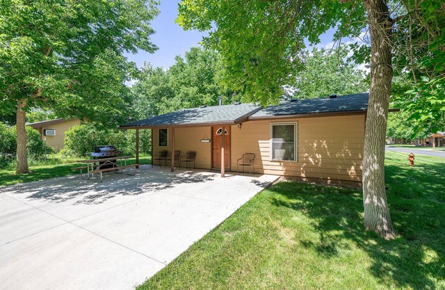 2 Bedroom Cottage Q/Q Beds