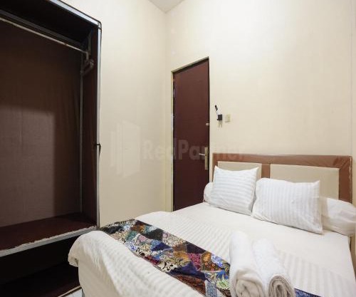 SRB near Mall Ciputra CIbubur Mitra RedDoorz