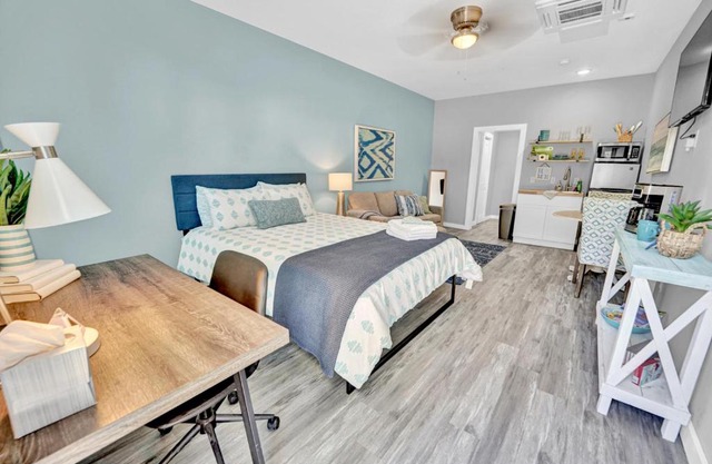 SSE Unit 2 - The Starfish Home Away From Home Near the Beach!