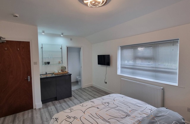 St Albans Stylish Ensuite Studio With Kitchenette, Serviced apartments.