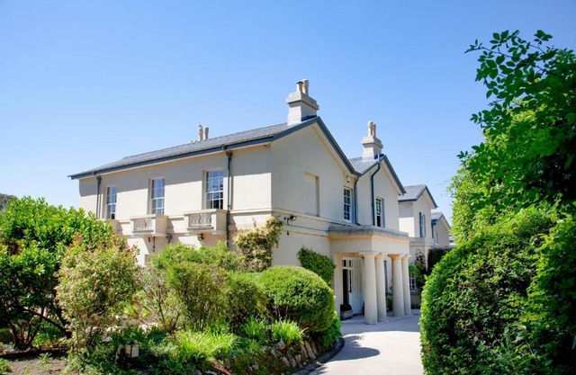 St Anne's Manor - Luxury Villa with Hot Tub