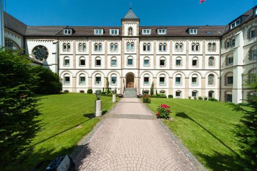 St. Bonifatiuskloster - Geistliches Zentrum