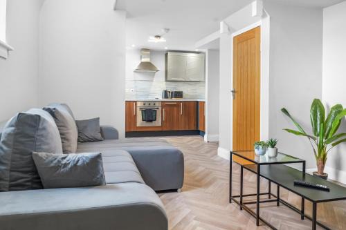 St George's Quarter - Luxury Stays - Duplex - FREE PARKING - Home From Home - FREE WIFI - Newly Renovated - Moorfeilds