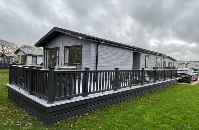 St Helens - Lodge - sleeps 4 - Pets Allowed - Pool