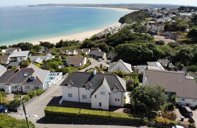 St Ives & Carbis Bay beach sea views with Hot Tub
