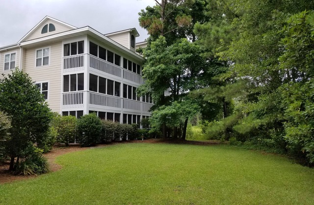 St. Villa James Plantation située au rez-de-chaussée, dans la communauté de golf et de bord de mer.