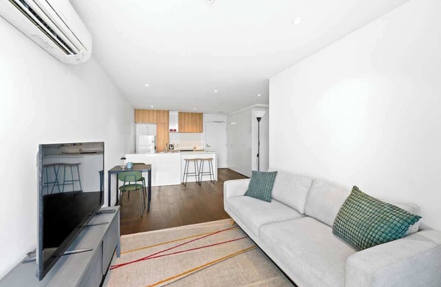 Stylish City View 1BR Apt with Free Parking