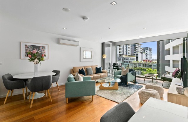 St Leonards - OXLST - Oxley Street - Modern 2BR Apartment with Terrace, Views Parking Near St Leonards Station