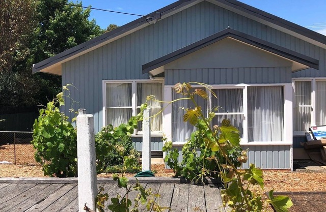 St. Leonards Pier Beach House -5 min walk to the beach