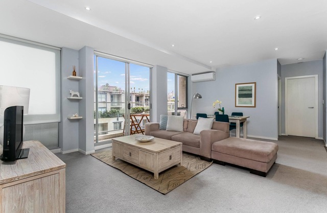 St Leonards- HERB1 - Herbert Street - Approx. $ 775-$1075 per/week Tastefully Furnished and Designed St Leonards