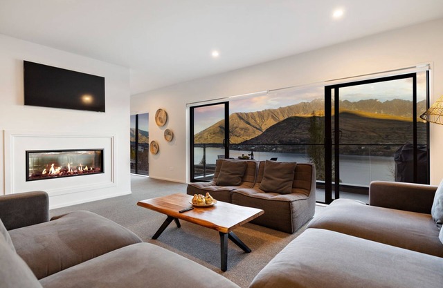 St Matthews Views | Walter | Lake Views