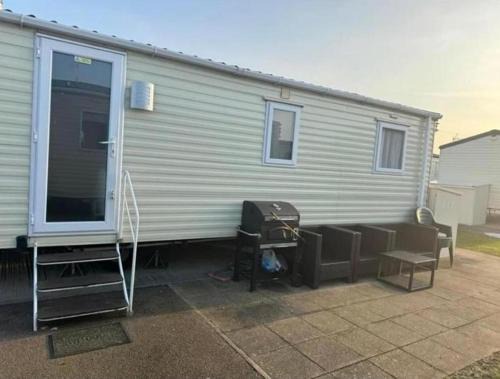 St Osyth Beach 3-Bed Caravan Sleeps 8 Parking