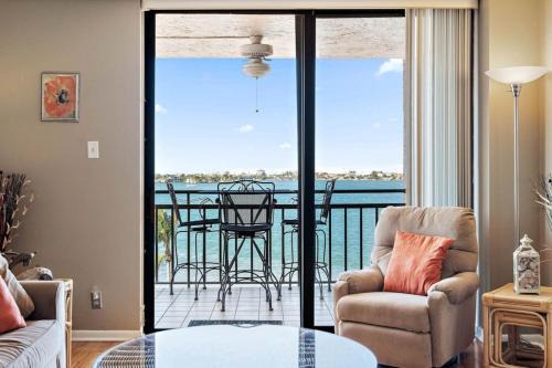 St Pete Isla Casa B-507 Beautiful