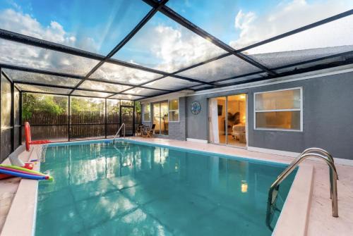 St Petersburg Private Villa with Pool Gym Grill Self Check-In