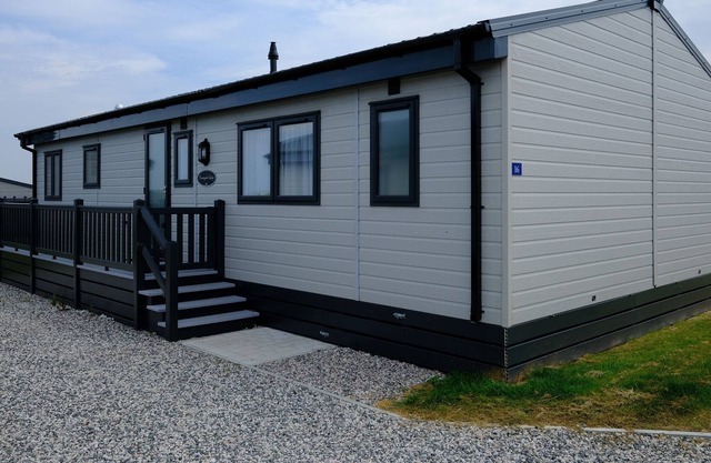 ST PETROCS 16, pet friendly, luxury holiday cottage in Padstow