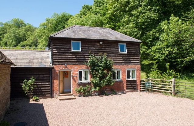 Cottage stable, HANLEY WILLIAM