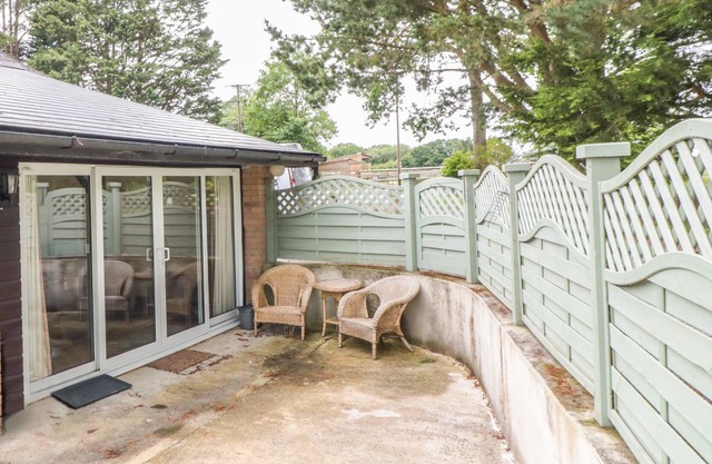 Stable Cottage @ Kingslakes, HIGHAMPTON