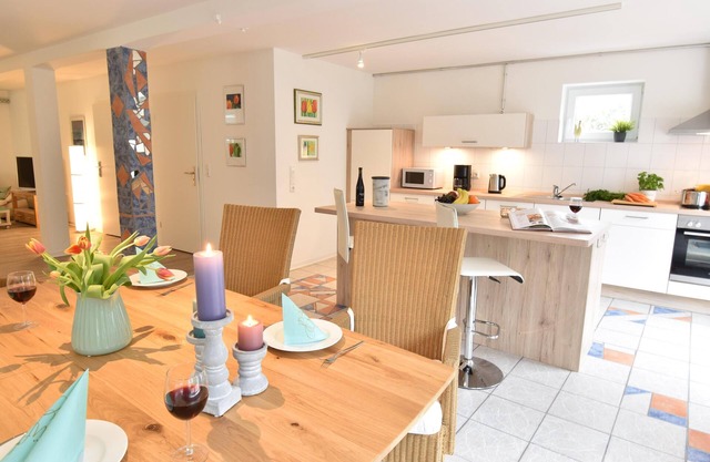 Stadtloft a 110m² et est situé au coeur de Flensburg