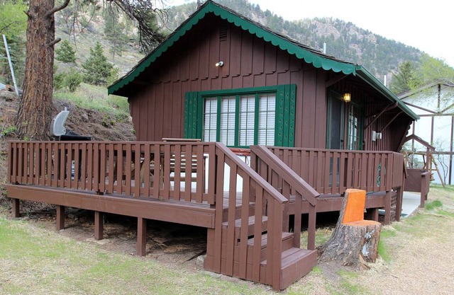 Stand Alone Cabin with River Views from your Personal Hot Tub
