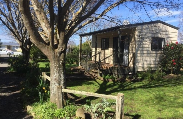 Cottage récemment rénové dans un jardin tranquille