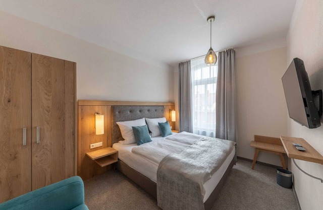 Standard double room 11 (top floor right) - 24/7 self-check-in, 14008