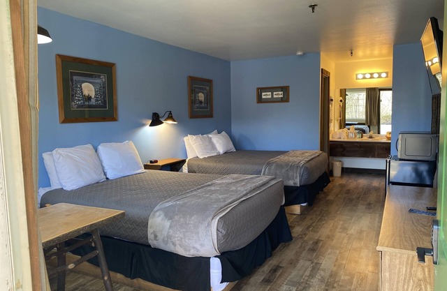 Standard Double Queen Room