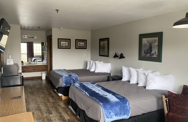 Standard Double Queen Room