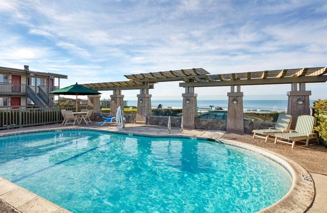 Standard King Room w/ Sofa Bed | Access to Pool, Outdoor Firepits | Free Parking