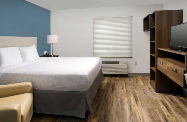 Standard Queen Room Near Bear Head Lake ORL