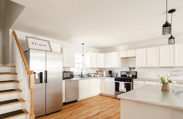 Standard Single Room2 with Shared Bathroom l Dining Patio