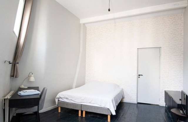 Standing room 8 private with key downtown