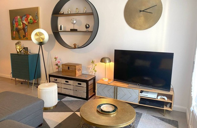 Bel appartement avec WIFI à 200m plage, au centre de TREGASTEL