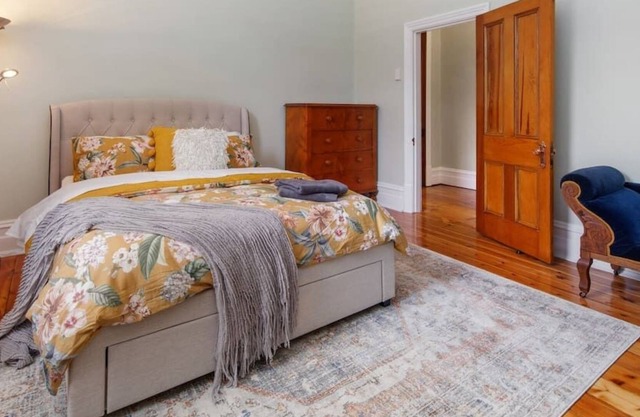 Stanley Stay - 3 Bdrms, sleeps 6, parking, wifi